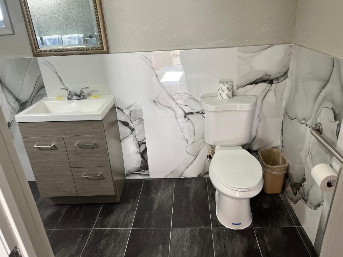 אוק לון Miami Inn & Suites מראה חיצוני תמונה