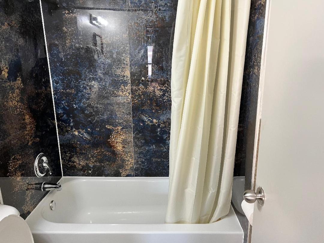 אוק לון Miami Inn & Suites מראה חיצוני תמונה