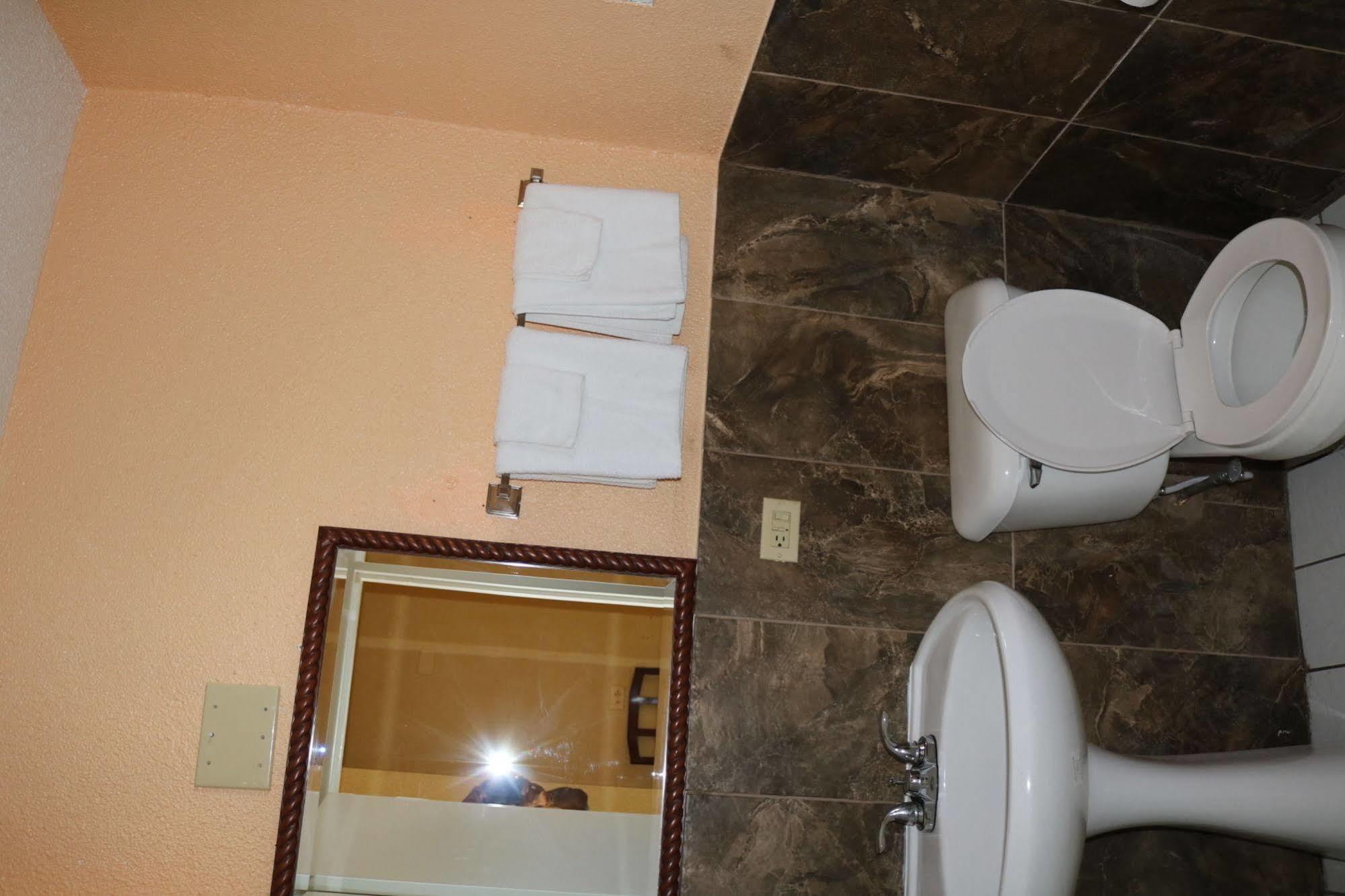 אוק לון Miami Inn & Suites מראה חיצוני תמונה