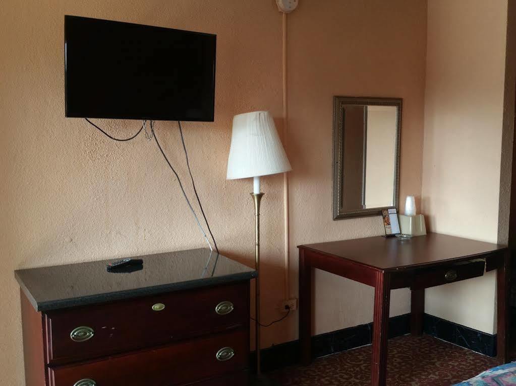 אוק לון Miami Inn & Suites מראה חיצוני תמונה
