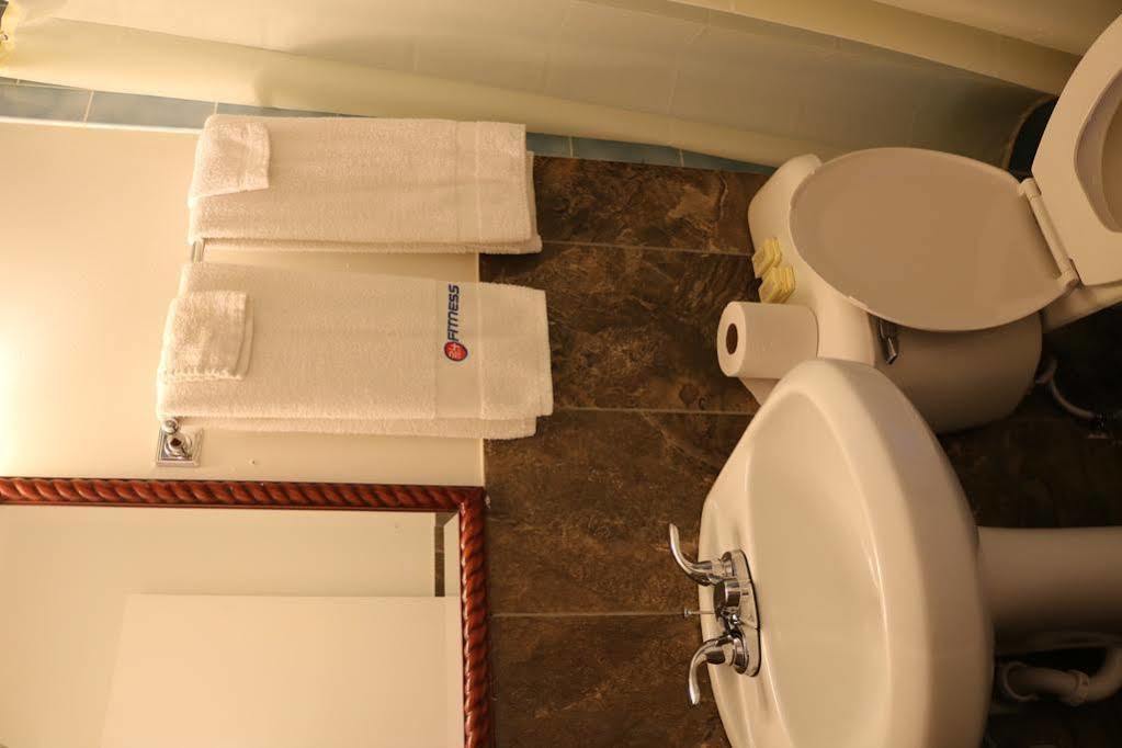 אוק לון Miami Inn & Suites מראה חיצוני תמונה