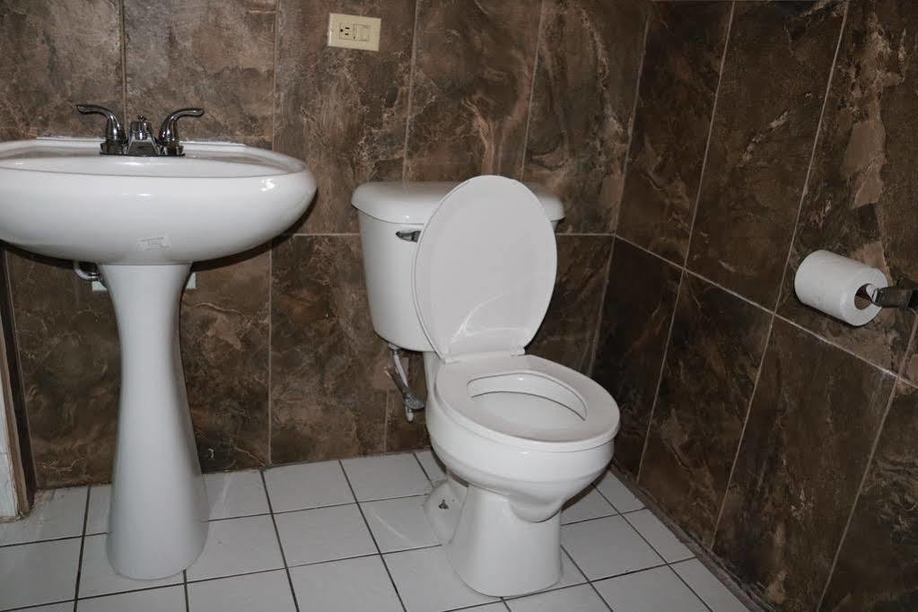 אוק לון Miami Inn & Suites מראה חיצוני תמונה