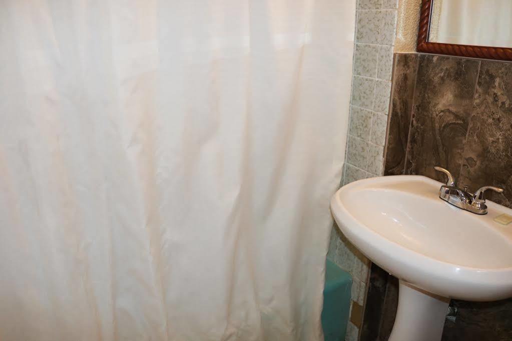 אוק לון Miami Inn & Suites מראה חיצוני תמונה