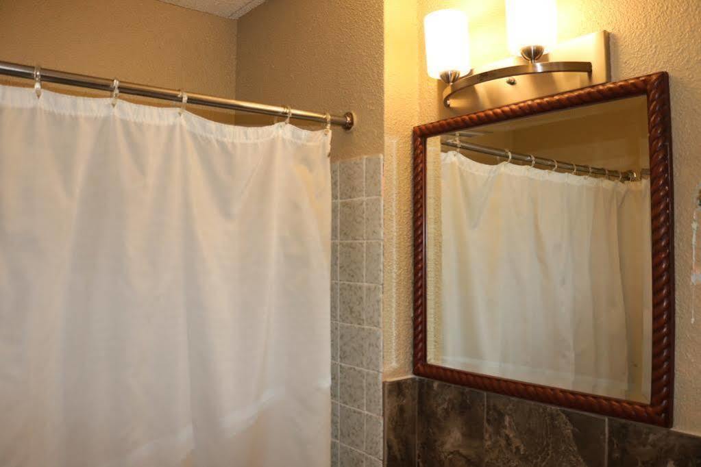 אוק לון Miami Inn & Suites מראה חיצוני תמונה